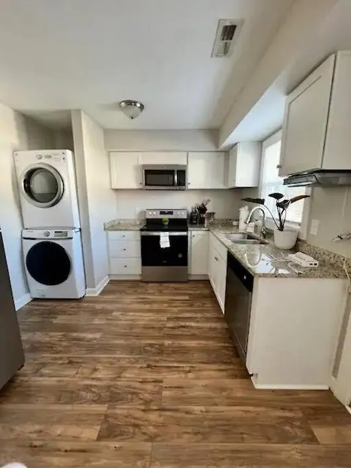 Apartment Modern 2-Story Apt W/ High Speed Wi-Fi & Patio! Charlotte